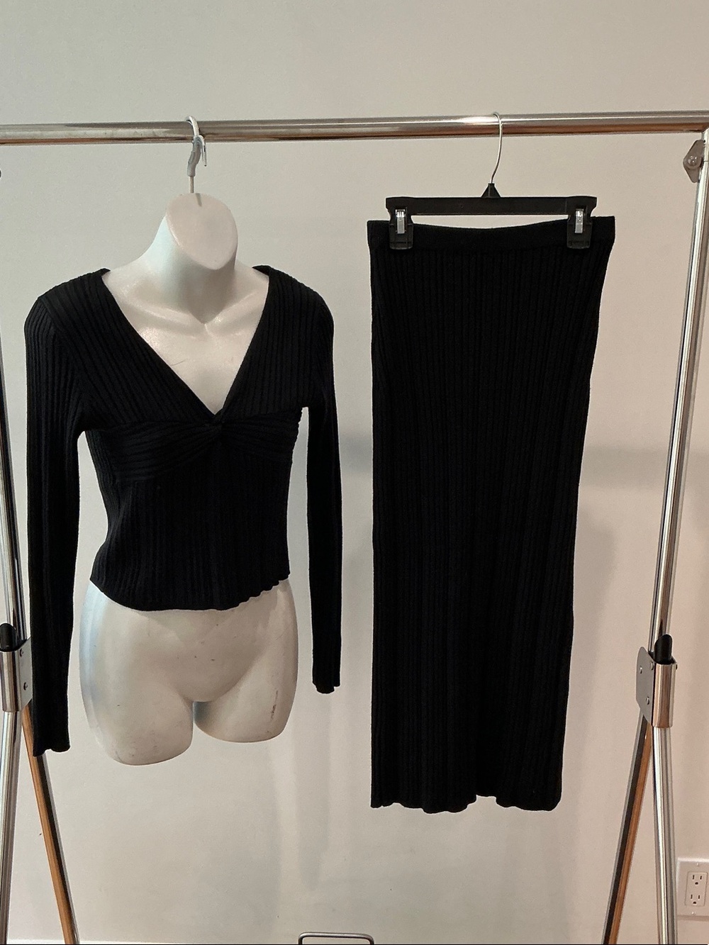 Freshman 1996 Two-Piece Black Cropped Long Sleeve Sweater Top & Pencil Skirt XS
